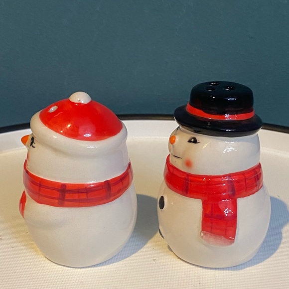 Vintage Style Snowman Couple Salt and Pepper Shakers - Picture 3 of 7